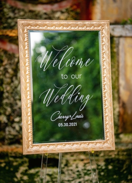 mirror welcome sign for weddings